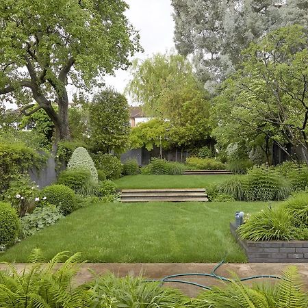 شقة Unwind In Style 2Br With Cozy Backyard For Groups لندن المظهر الخارجي الصورة