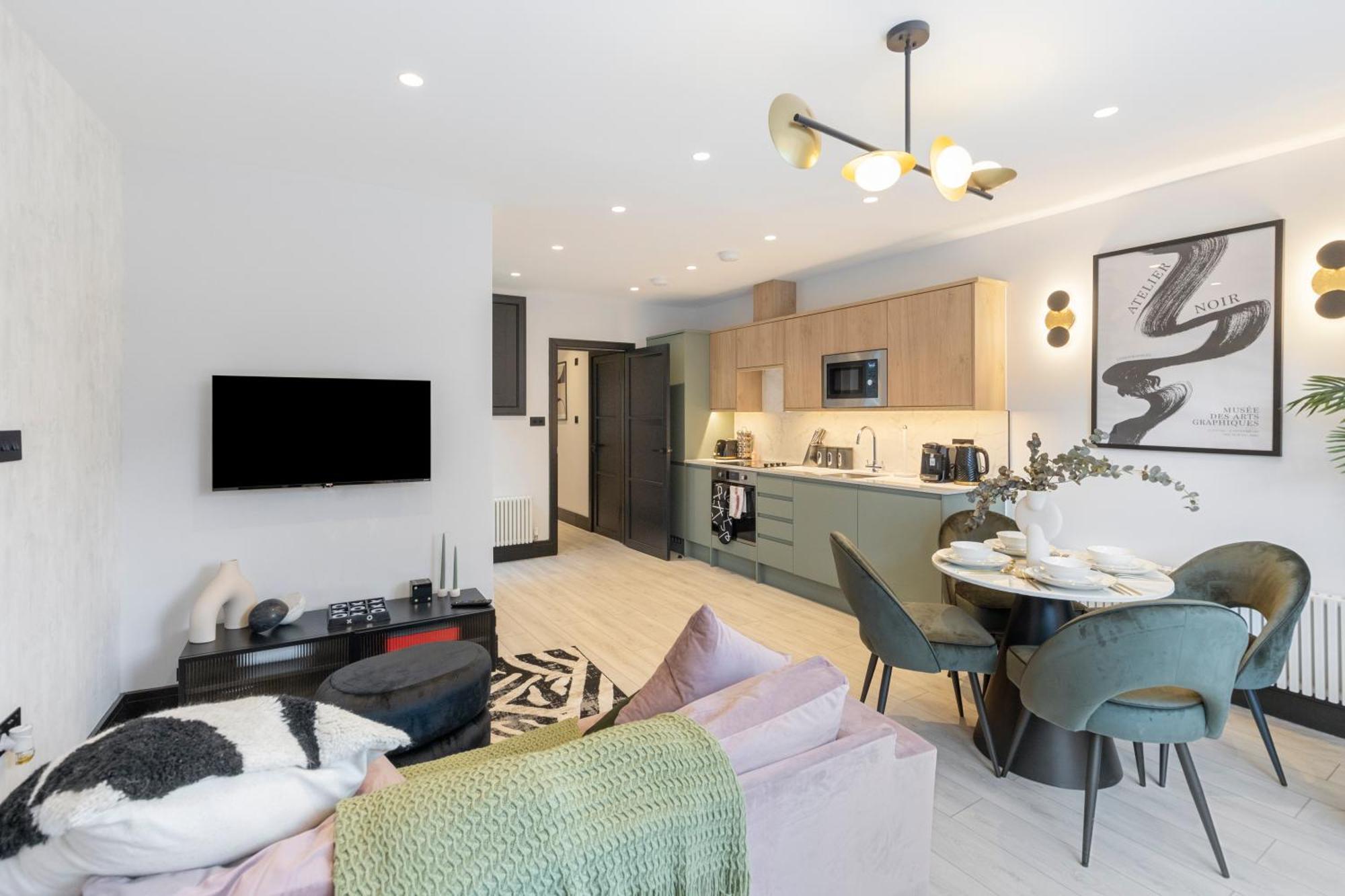 شقة Unwind In Style 2Br With Cozy Backyard For Groups لندن المظهر الخارجي الصورة
