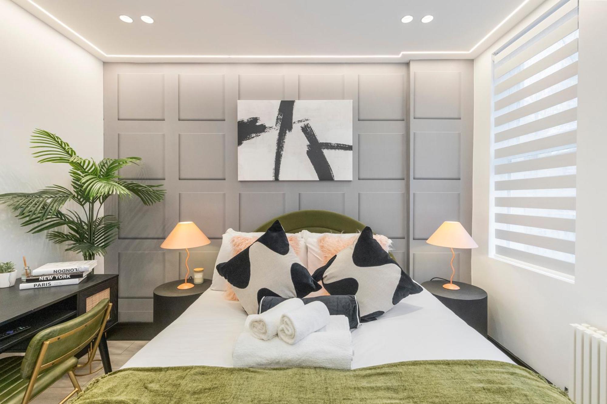 شقة Unwind In Style 2Br With Cozy Backyard For Groups لندن المظهر الخارجي الصورة
