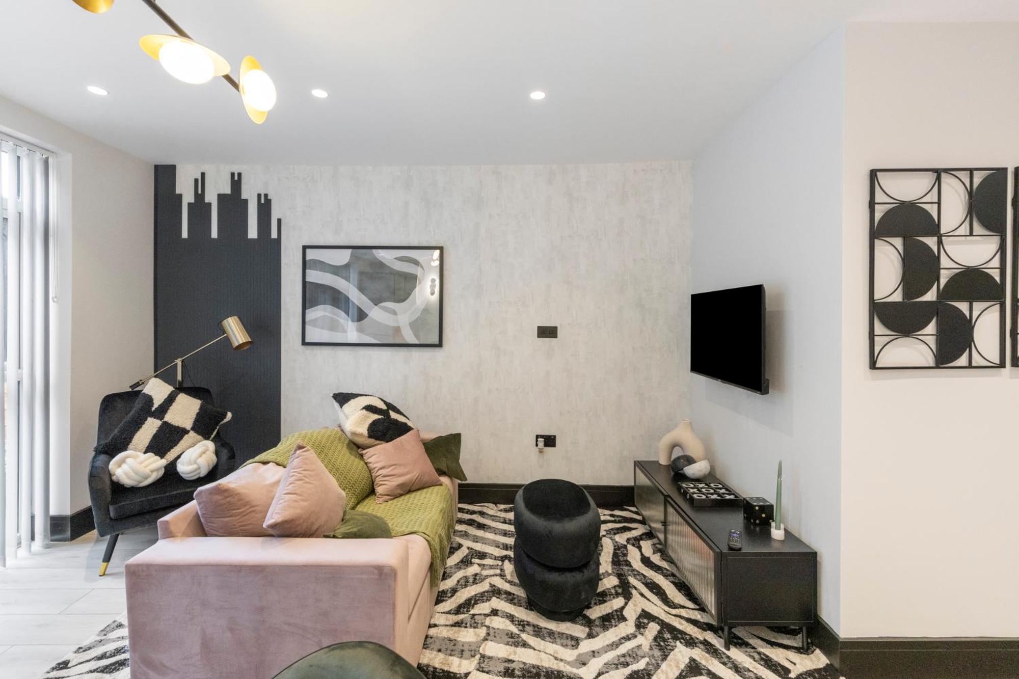 شقة Unwind In Style 2Br With Cozy Backyard For Groups لندن المظهر الخارجي الصورة